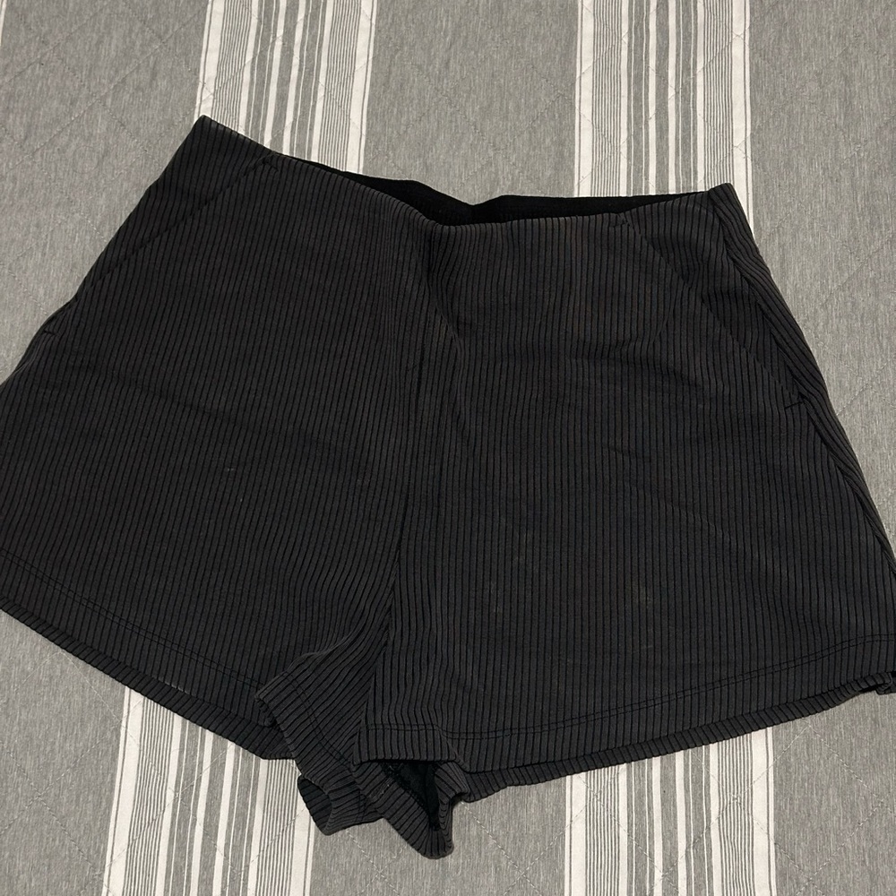 Lululemon Black Softstreme ribbed Shorts - Picture 2 of 3